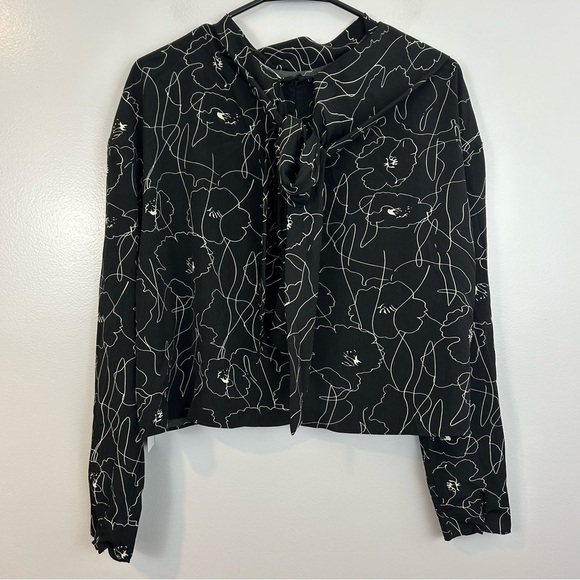 NWT ASTR Floral Black and White Long Sleeve Tie Neck Flowy Top Size XL - Picture 12 of 12